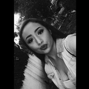 Meet your Posher, Lesly